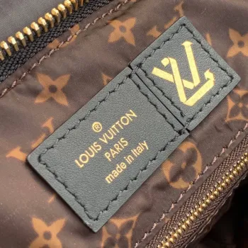 LV M58981 Louis Vuitton Nový Batoh Černý