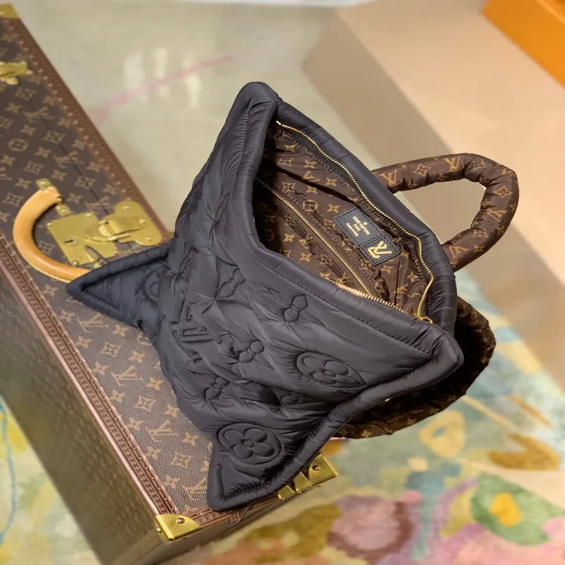 LV M58981 Louis Vuitton Nový Batoh Černý