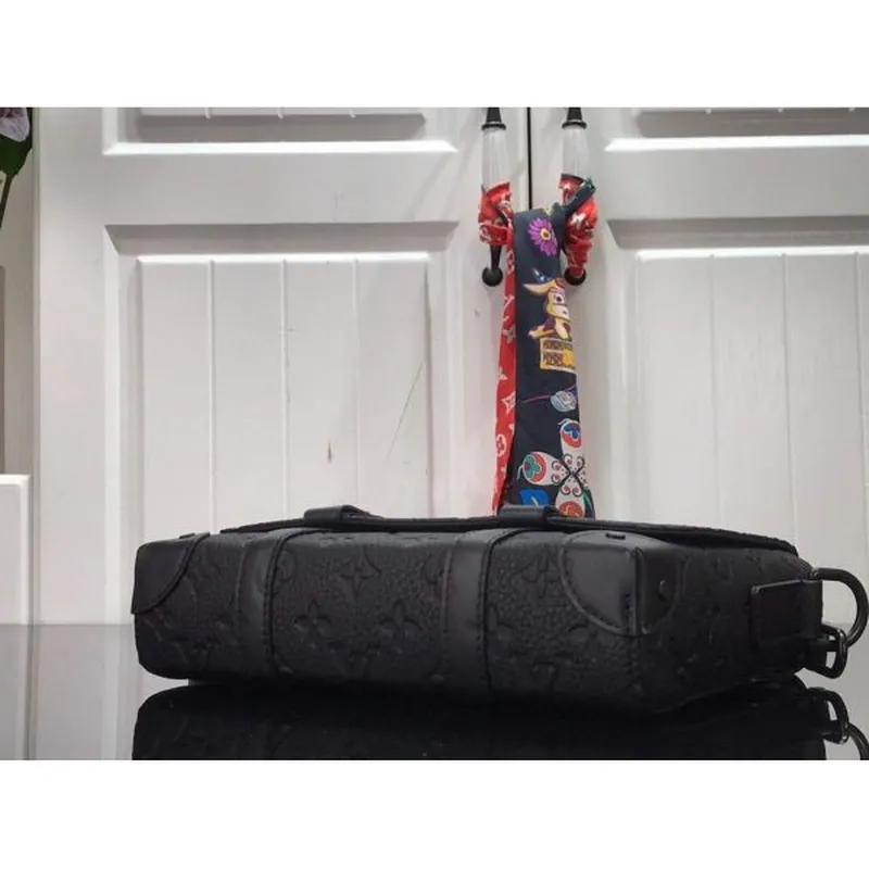 LV M57726 Louis Vuitton Trunk Messenger PM Taurillon Monogram Taška Černá