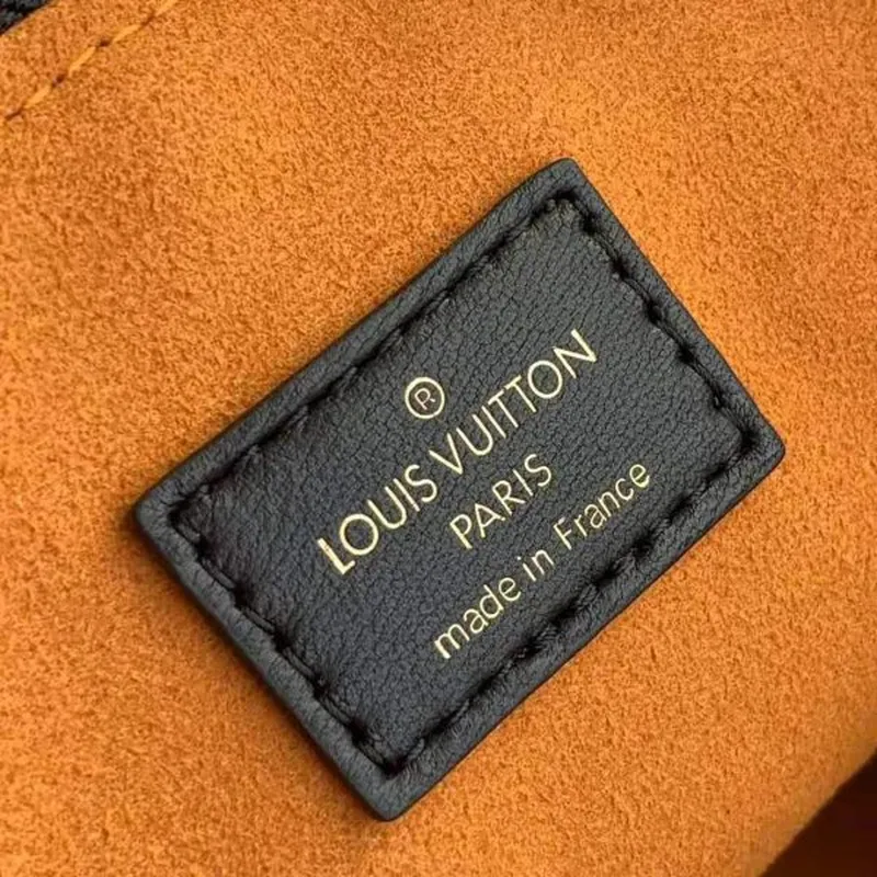 LV M57783 Louis Vuitton Coussin MM Embossed puffy jehněčí kůže taška černá