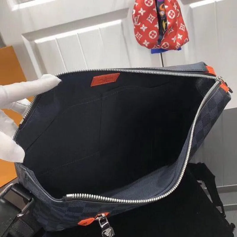 LV N40159 Louis Vuitton Damier Cobalt Discovery Messenger Shoulder Bag Černá