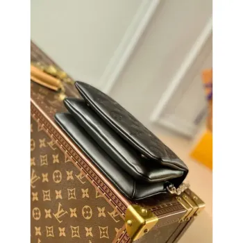 LV M80742 Louis Vuitton Pochette Coussin Jiná kožená taška černá