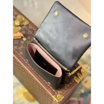 LV M80742 Louis Vuitton Pochette Coussin Jiná kožená taška černá