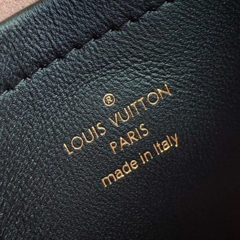 LV M80742 Louis Vuitton Pochette Coussin Jiná kožená taška černá