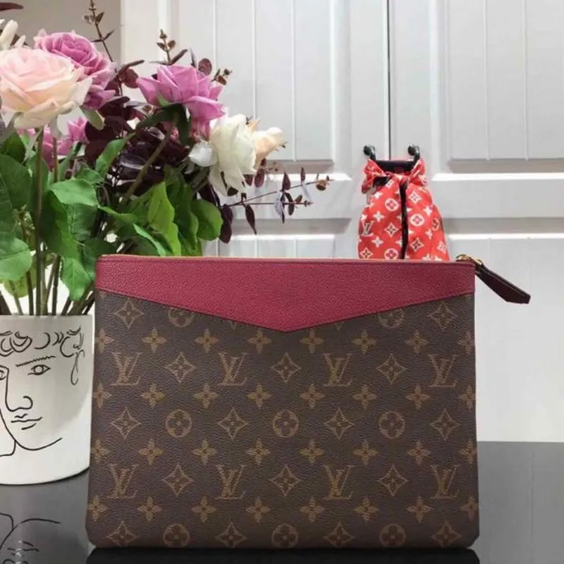 LV M64591 Louis Vuitton Daily Pouch Monogram Canvas Taška M62942 Vínově červená