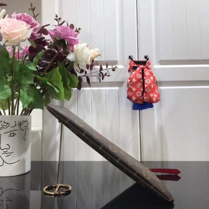 LV M64591 Louis Vuitton Denní Pouch Monogram Plátno Taška M62942 Červená