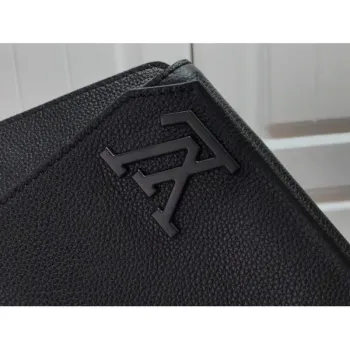LV M57081 Louis Vuitton Sling Bag Černá zrnitá telecí kůže