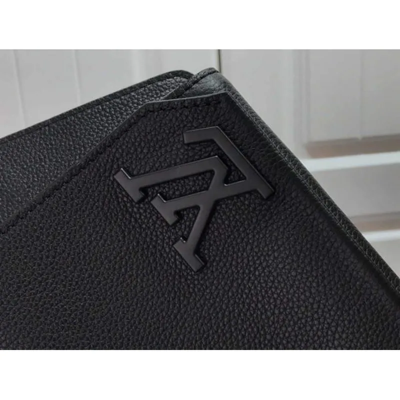LV M57081 Louis Vuitton Sling Bag Černá zrnitá telecí kůže