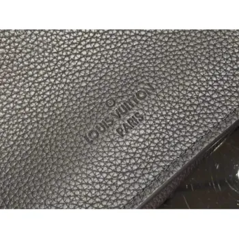 LV M57081 Louis Vuitton Sling Bag Černá zrnitá telecí kůže