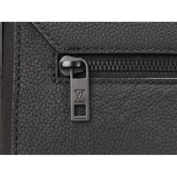 LV M57080 Taška přes rameno Louis Vuitton Černá zrnitá telecí kůže