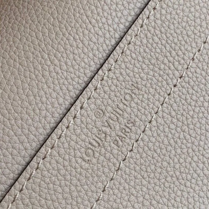 LV M57072 Louis Vuitton M57067 Lockme Chain PM Kabelky přes rameno v šedobéžové barvě