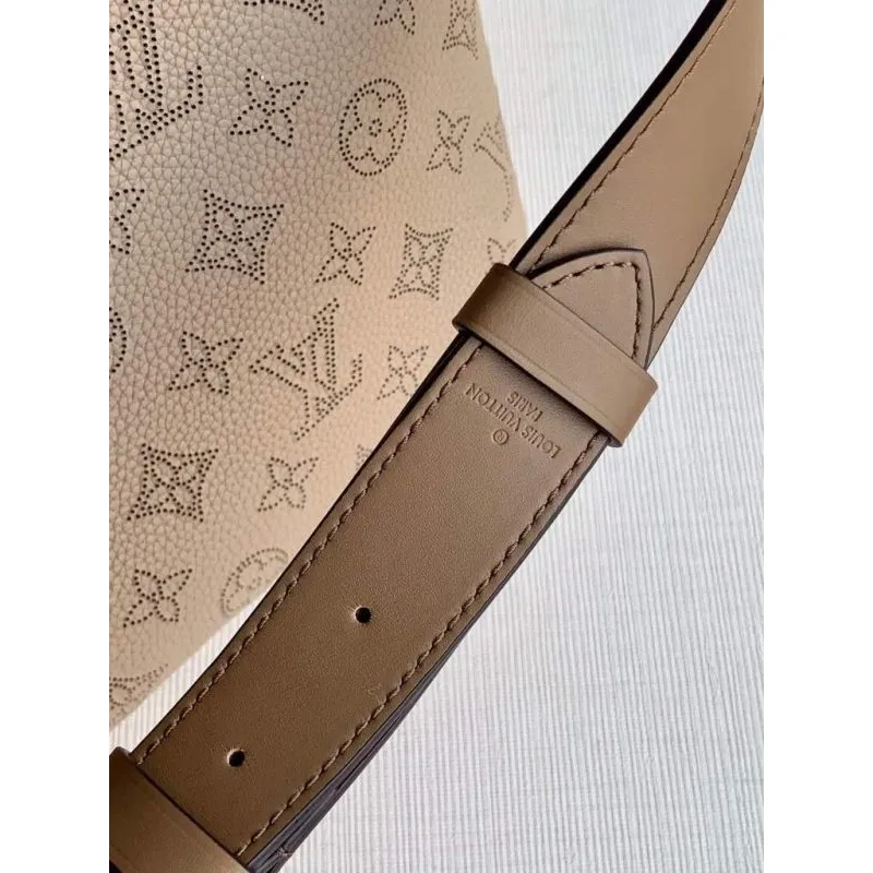 LV M56084 Louis Vuitton M56073 Beaubourg Hobo MM Mahina Galet Šedá
