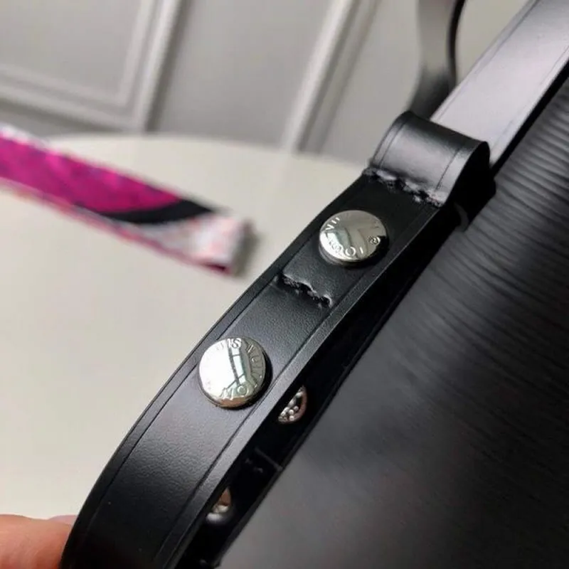 LV M54366 Louis Vuitton NéONOé MM Epi Taška Černá