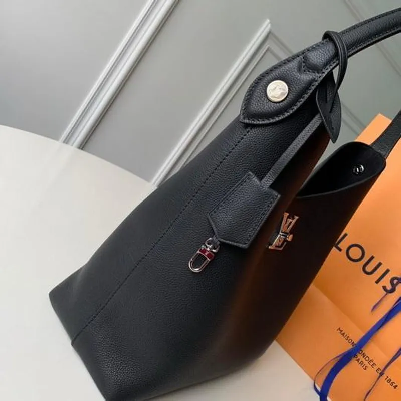 LV M52776 Louis Vuitton Lockme Hobo Bag M44330 Měkká telecí kůže Černá