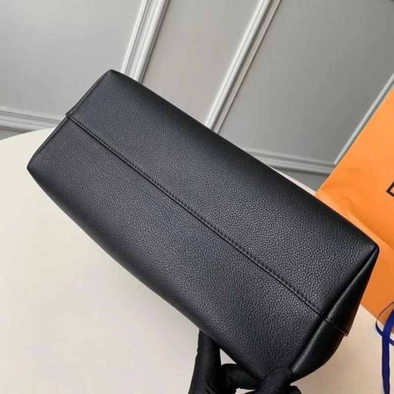 LV M52776 Louis Vuitton Lockme Hobo Bag M44330 Měkká telecí kůže Černá