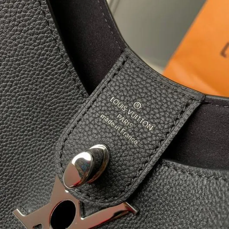 LV M52776 Louis Vuitton Lockme Hobo Bag M44330 Měkká telecí kůže Černá