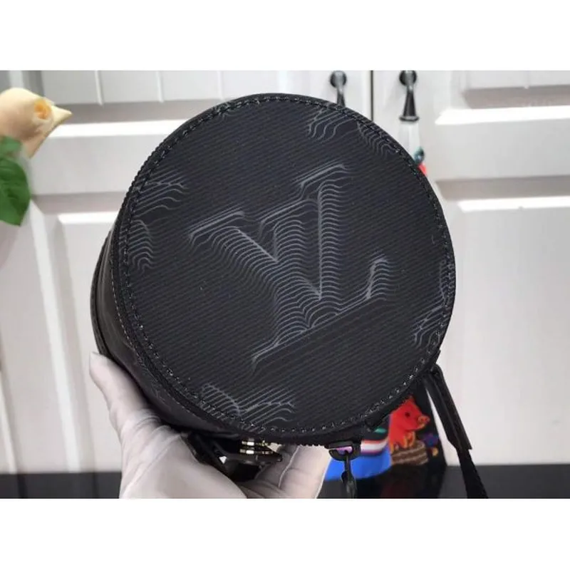 LV M45604 Louis Vuitton 2054 Rozšiřitelná taška Polochon Černá