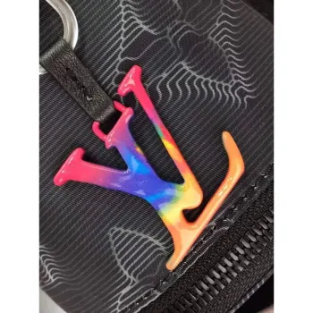 LV M45604 Louis Vuitton 2054 Rozšiřitelná taška Polochon Černá