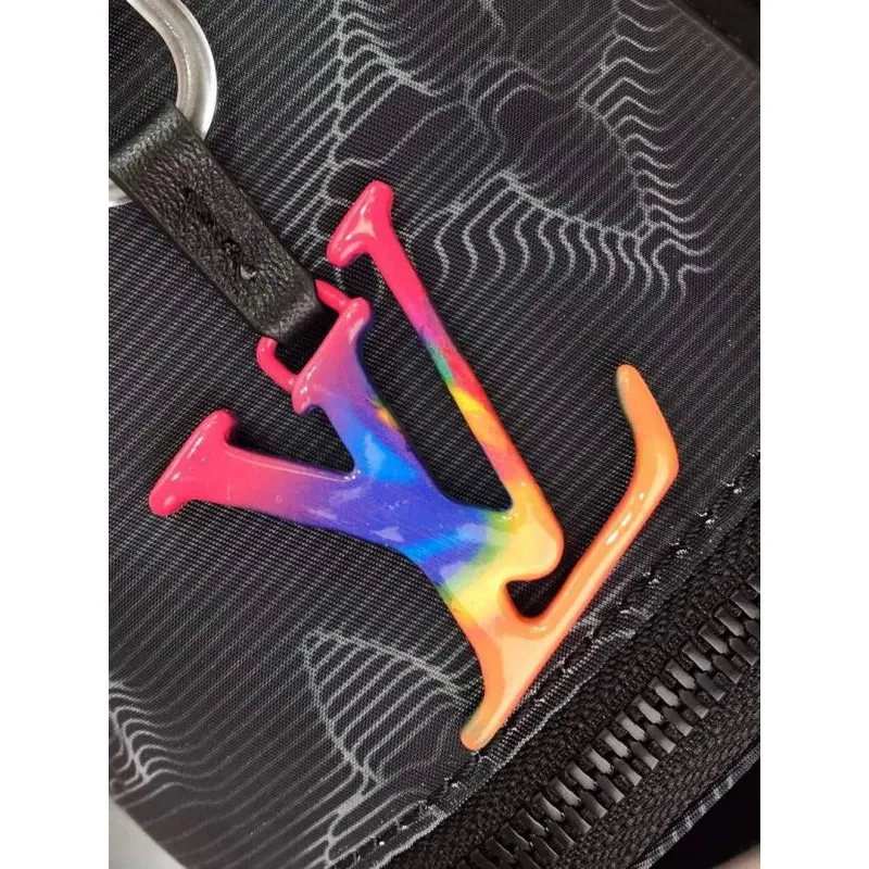 LV M45604 Louis Vuitton 2054 Rozšiřitelná taška Polochon Černá