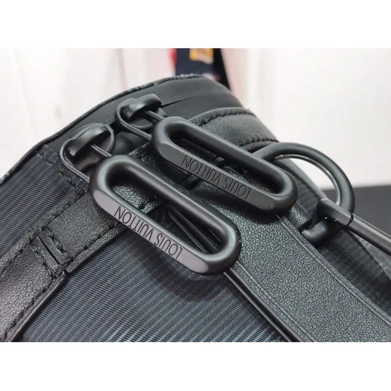 LV M45604 Louis Vuitton 2054 Rozšiřitelná taška Polochon Černá