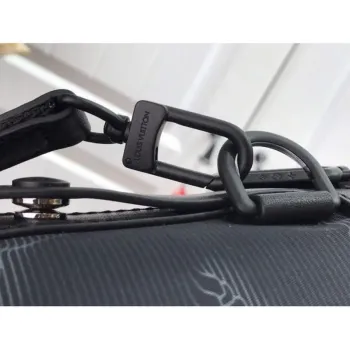 LV M45604 Louis Vuitton 2054 Rozšiřitelná taška Polochon Černá