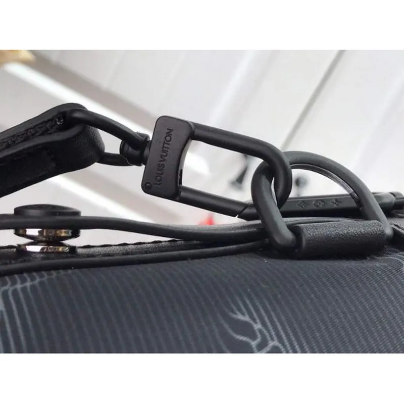 LV M45604 Louis Vuitton 2054 Rozšiřitelná taška Polochon Černá