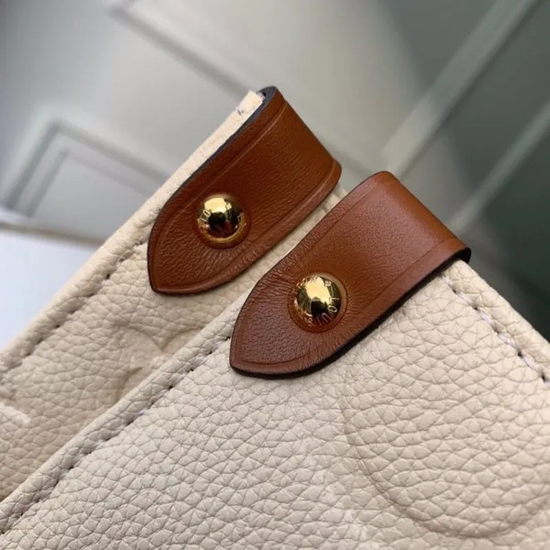 LV M45040 Louis Vuitton Onthego Giant Monogram Kožená střední taška krémová