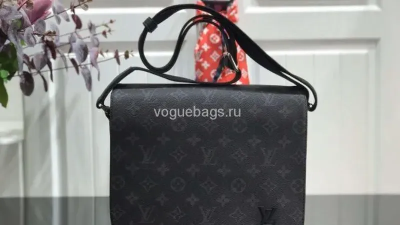 LV M44000 Louis Vuitton District PM — elegantní Monogram Eclipse taška pro každodenní styl