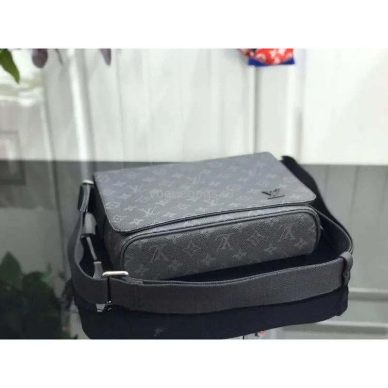 LV M44000 Louis Vuitton District PM Taška z plátna Monogram Eclipse
