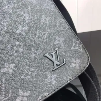 LV M44000 Louis Vuitton District PM Taška z plátna Monogram Eclipse
