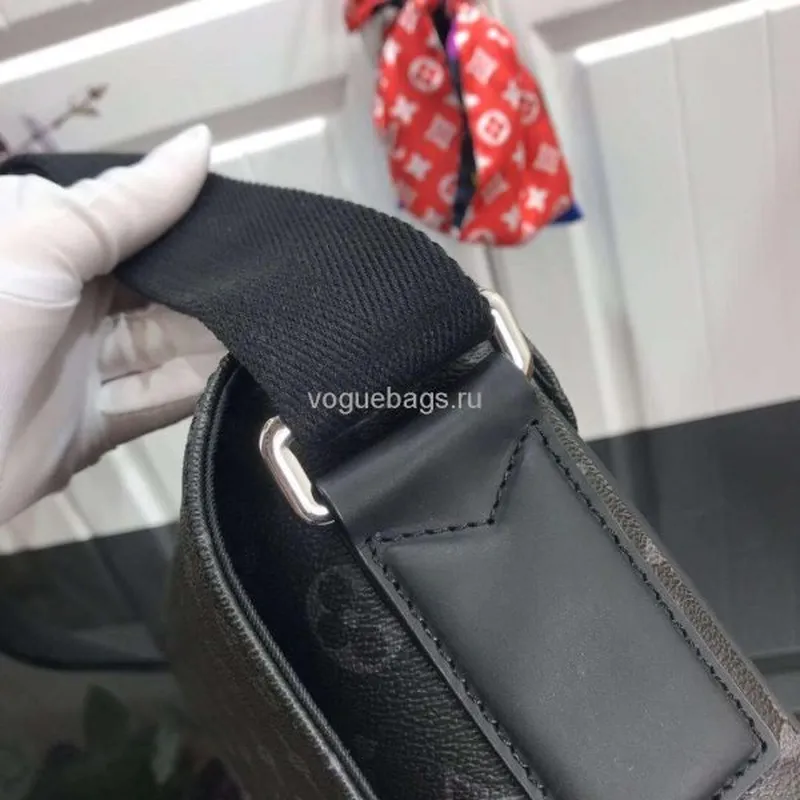 LV M44000 Louis Vuitton District PM Taška z plátna Monogram Eclipse