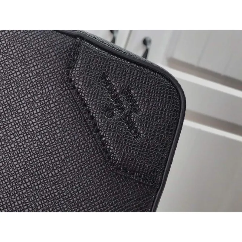 LV M30769 Louis Vuitton Aktovka Batoh Taiga Černá