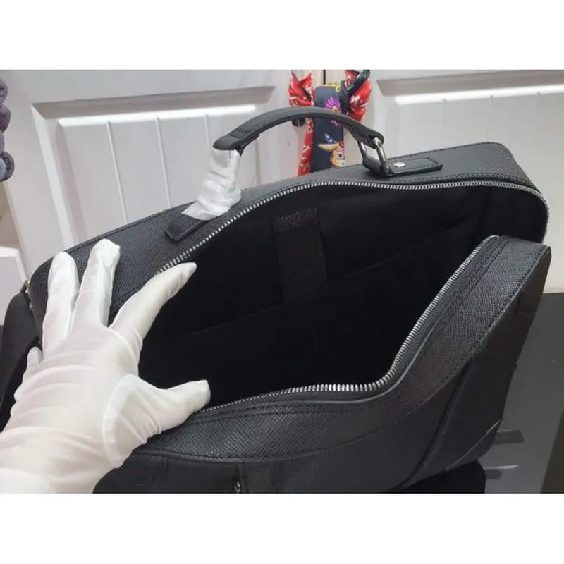 LV M30769 Louis Vuitton Aktovka Batoh Taiga Černá