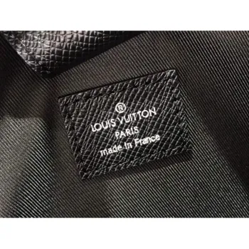 LV M30769 Louis Vuitton Aktovka Batoh Taiga Černá