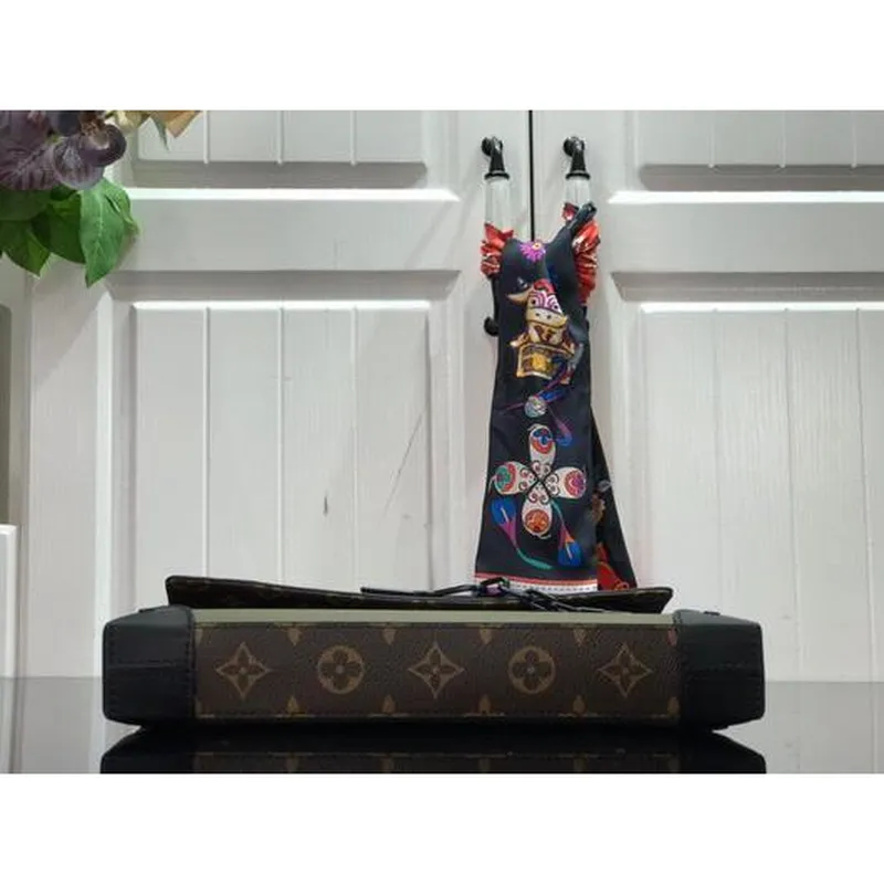 LV M30583 Louis Vuitton Pochette Voyage Steamer Bag Zelená