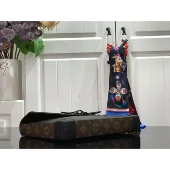 LV M30583 Louis Vuitton Pochette Voyage Steamer Bag Černá