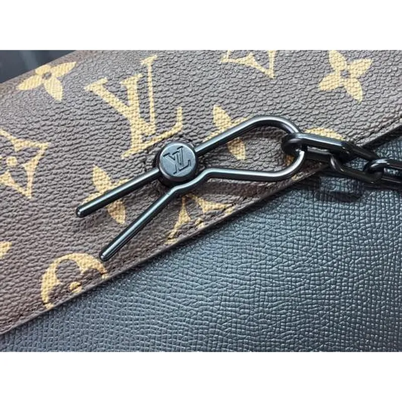 LV M30583 Louis Vuitton Pochette Voyage Steamer Bag Černá