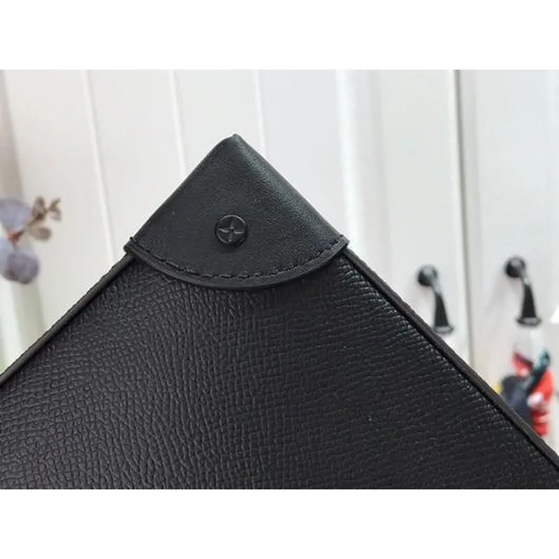 LV M30583 Louis Vuitton Pochette Voyage Steamer Bag Černá