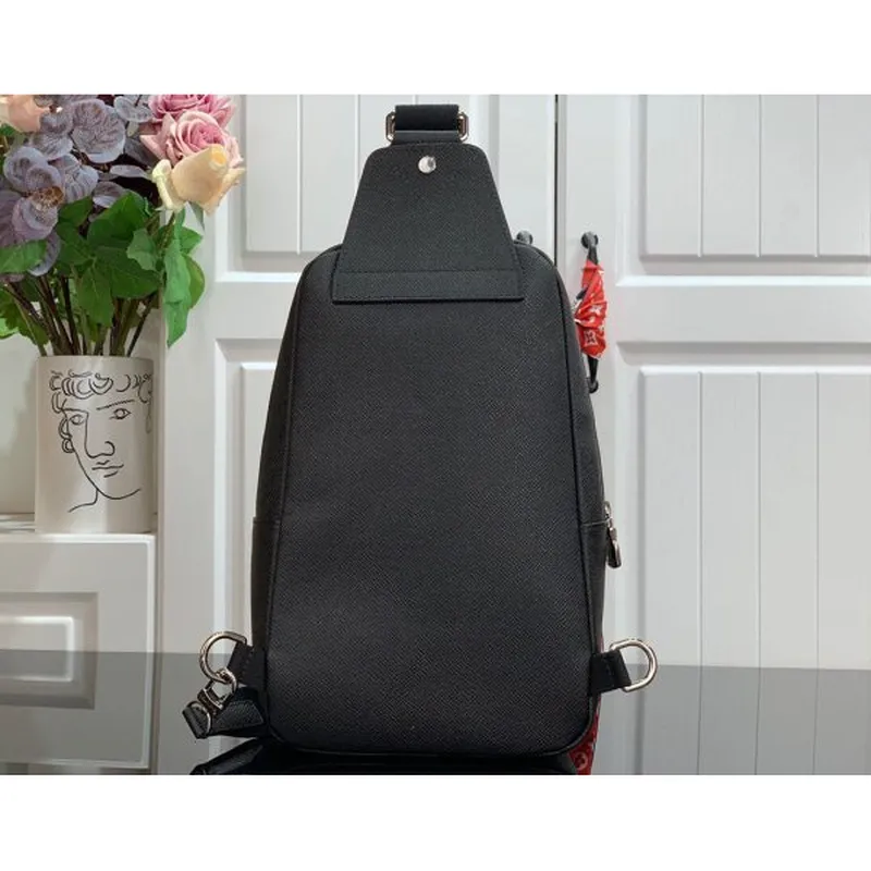 LV M30443 Louis Vuitton Avenue Sling Bag Černá