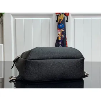 LV M30443 Louis Vuitton Avenue Sling Bag Černá