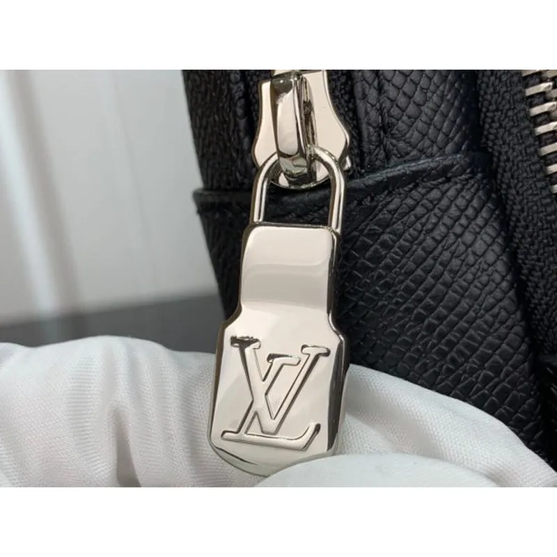 LV M30443 Louis Vuitton Avenue Sling Bag Černá
