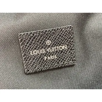 LV M30443 Louis Vuitton Avenue Sling Bag Černá