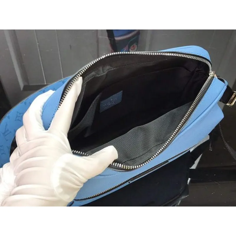 LV M30242 Louis Vuitton Outdoor Messenger Taiga Kůže Modrá