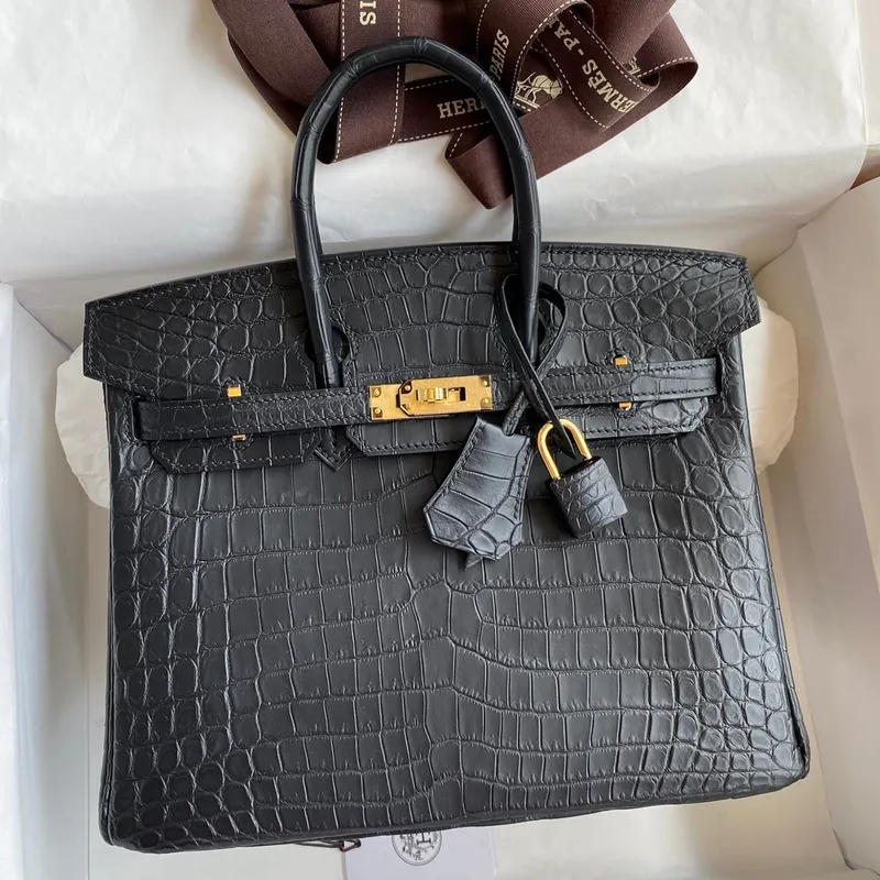 Hermes Birkin 25 Ručně vyráběná taška v černé krokodýlí kůži Niloticus matné.