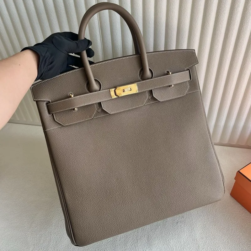 Hermes HAC Birkin 40 Ručně vyráběná taška v taupe kůži Clemence