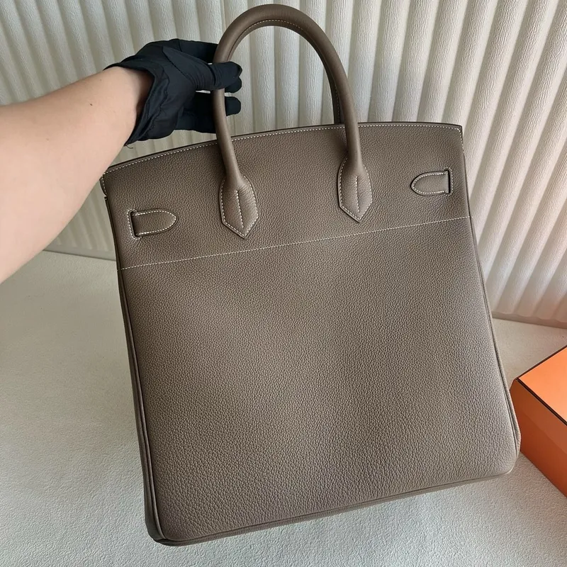 Hermes HAC Birkin 40 Ručně vyráběná taška v taupe kůži Clemence