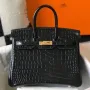 Hermes Birkin 25cm Taška v černé embosované krokodýlí kůži