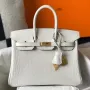 Hermes Birkin 25cm Taška v bílé embosované krokodýlí kůži