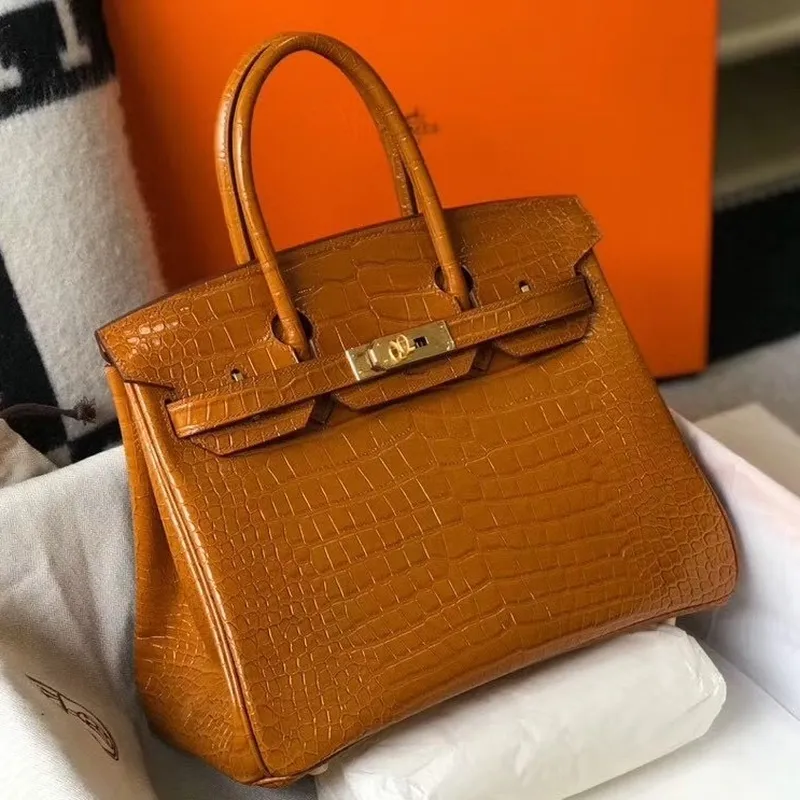 Hermes Birkin 25cm Taška v zlaté embosované krokodýlí kůži