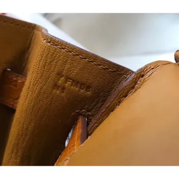 Hermes Birkin 25cm Taška v zlaté embosované krokodýlí kůži